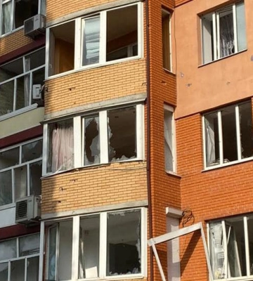 У Кременчуці комунальники вже ліквідовують наслідки ракетного удару ворога