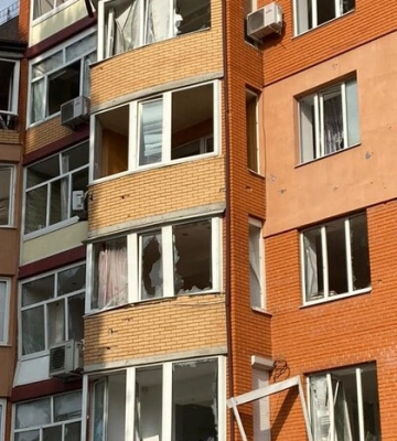 У Кременчуці комунальники вже ліквідовують наслідки ракетного удару ворога
