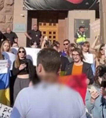 Вимагають припинити "зливати" гроші з бюджету: українці зібралися на масові протести