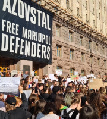 На вході до КМДА другу суботу  поспіль проходить мітинг проти некритичних витрат міського бюджету