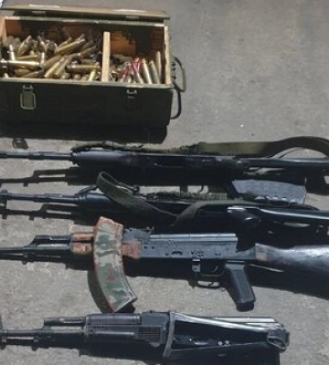 Понад 6,5 тис. набоїв і десятки гранат: на Київщині викрили військовослужбовця, який незаконно зберігав арсенал зброї. Фото