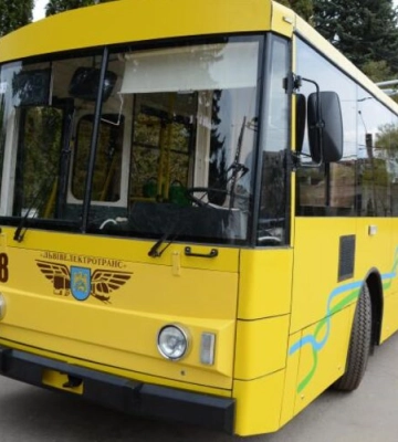 Тролейбус №33 у Львові змінив маршрут через витік води: як їде