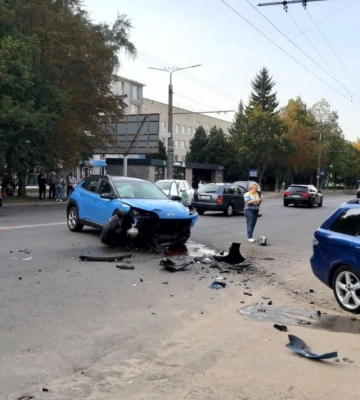 ДТП у Луцьку: зіткнулися два автомобілі, постраждав пасажир