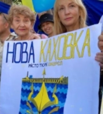 &quot;Зібралися, щоб нагадати світу про міста, які досі в окупації&quot;. Жителі Херсонщини відзначили в Одесі день Нової Каховки