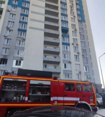 В Киеве загорелась квартира в многоэтажке