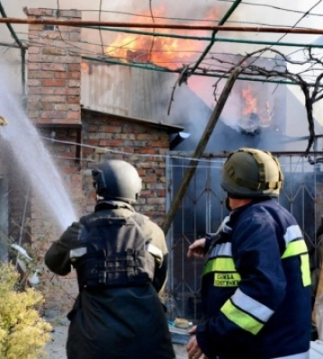 У Херсоні загасили пожежі, які спалахнули через російський обстріл