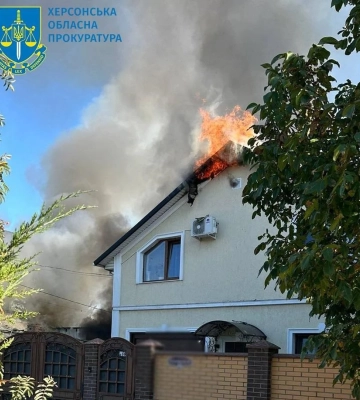 У Херсоні загасили пожежі, які спалахнули через російський обстріл