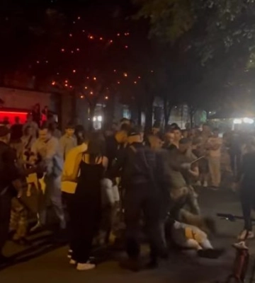 Вечірній відпочинок завершився сутичкою: у центрі Івано-Франківська сталася масова бійка (ВІДЕО)