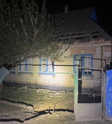 Вночі окупанти обстріляли та скинули боєприпаси з БпЛА на Нікопольський район Дніпропетровщини, є поранений. ФОТОрепортаж