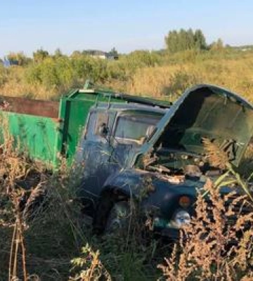 На Полтавщині ЗІЛ злетів з дороги та протаранив відбійник