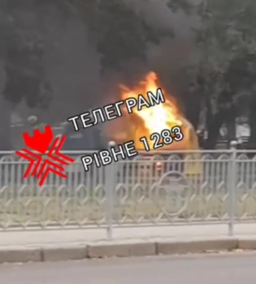 У Рівному у одному з мікрорайонів горів сміттєвий бак (ВІДЕО)