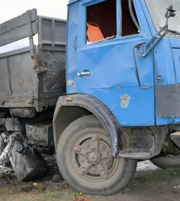 На Харківщині підірвався на міні КамАЗ: водій у лікарні