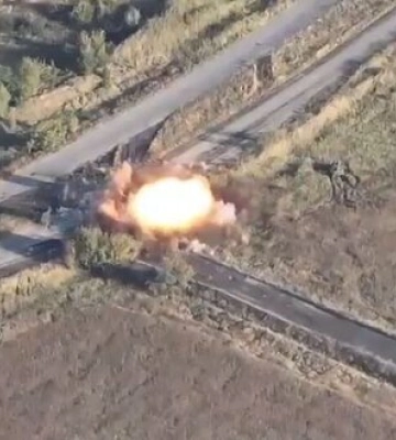 Попадание снарядов HIMARS по скоплению вражеской бронетехники в Донецкой области. ВИДЕО