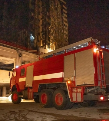В Одесі згорів відомий готель: вночі ворог атакував морський вокзал та іншу портову інфраструктуру