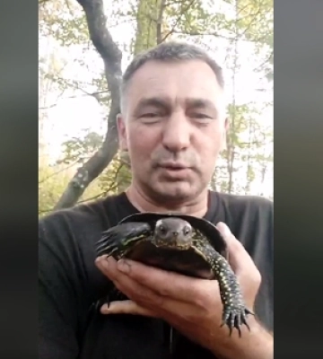 Волинським бійцям на фронті допомагає бойова черепаха (Відео)