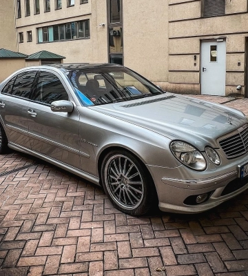 В Киеве заметили редкий заряженный Mercedes 2000-х 