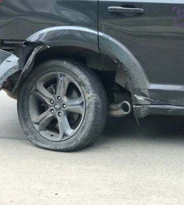 З авто вибіг чоловік і втік: у Луцьку трапилася аварія, рух ускладнений