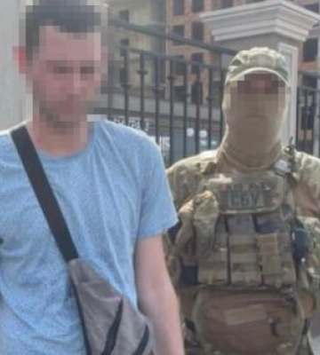 Намагався &quot;зламати&quot; телефон військової та збирав дані про розміщення ППО: СБУ затримала російського інформатора в Одесі. ФОТО