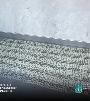 Мера Володимира та депутата облради взяли на хабарі в 35 тисяч доларів