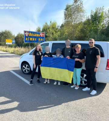 Троє звільнених з рф та ТОТ дітей зустрілись з рідними - омбудсмен