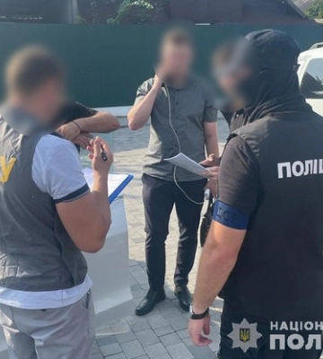Хабар у 35 000 доларів США: депутата Волиньради затримали, причетність мера перевірять 