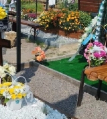 На Волині з могили загиблого військового вкрали квіти