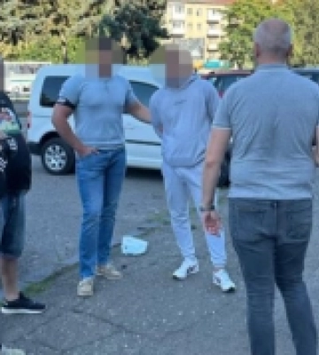 10 тисяч доларів за переправлення до Словаччини: ДБР викрило на Закарпатті нову схему незаконного перетину кордону