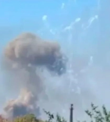 Под Луганском &quot;прилет&quot; по складу боеприпасов россиян - соцсети