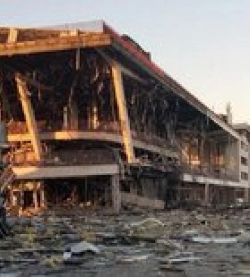 Одесса. Под завалами человек, он были в укрытии под зернохранилищем. Есть погибший