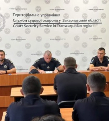 Закарпатські патрульні зустрілись із працівниками судової охорони області, аби розповісти про ДТП та неухильне дотримання ПДР