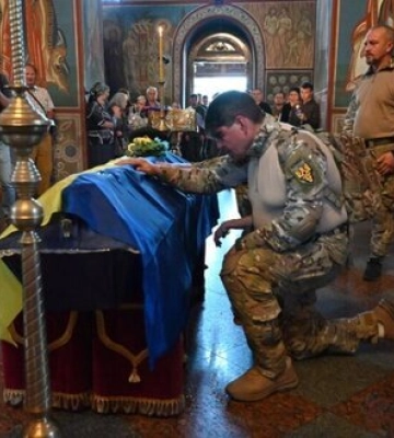 С воином батальона им. Кульчицкого Сергеем Радюком (Левша), погибшим в бою против рашистов, простились в Киеве. ВИДЕО+ФОТОрепортаж