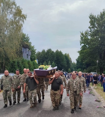 На Камінь-Каширщирі попрощалися з військовим Василем Журавлем