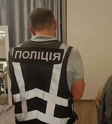 Поліцейські Києва затримали жінку, яка продавала українок за кордон у сексуальне рабство. Фото