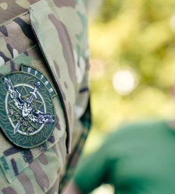 У Полтаві для воїнів-розвідників небайдужі передали новенький кросовер