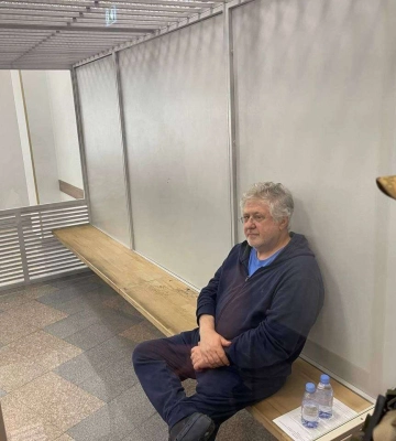 Суд оставил Коломойского под арестом