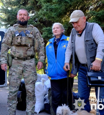 «Белые ангелы» под прицелом вражеских дронов эвакуировали из Угледара пожилых супругов