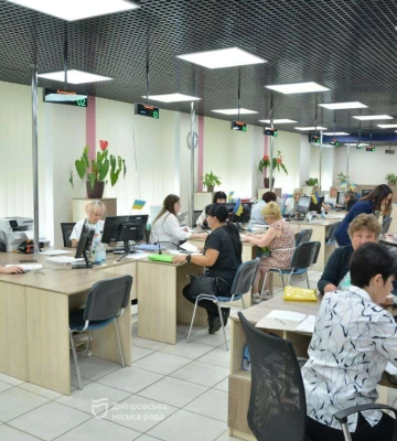 Социальные услуги, горячие обеды, выплаты: как в Днепре заботятся о переселенцах
