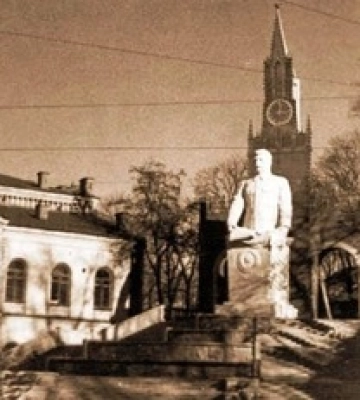 Європейська площа змінювала пам’ятники, як рукавички: цікаві факти з історії Києва
