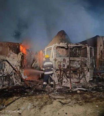 Атака дронами на Одещину: влучання у припортову інфраструктуру в Ізмаїльському районі, горіли вантажівки, двоє травмованих.&amp;hellip;