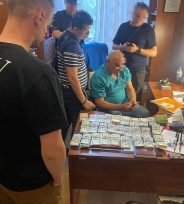 Вимагали гроші з пацієнтів: в Одесі затримали лікарів-корупціонерів