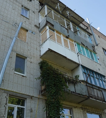 У Тростянці розпочинається ремонт пошкодженого під час окупації багатоквартирного будинку по вул. Нескучанській, 9