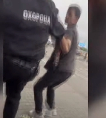 У Луцьку біля «Порт City» охоронці побилися з активістами (відео)