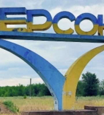 Через обстріл Херсона постраждали двоє людей