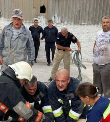 На Чернігівщині працівники впали у шахту загрузки зерна, є загиблий