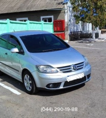 У сервісному центрі на Одещині виявили автомобіль з краденим двигуном