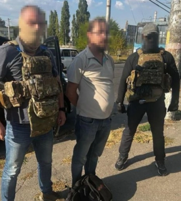 Херсонский священник тайно приторговывал оружием, оставшимся после бегства оккупантов (фото, видео)