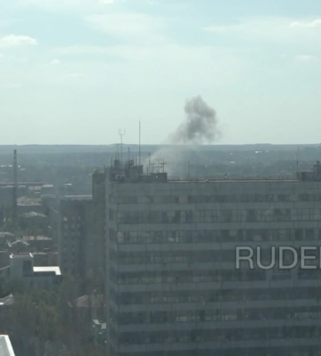 У захопленому РФ Донецьку пролунав потужний вибух, над містом клуби диму та пилу