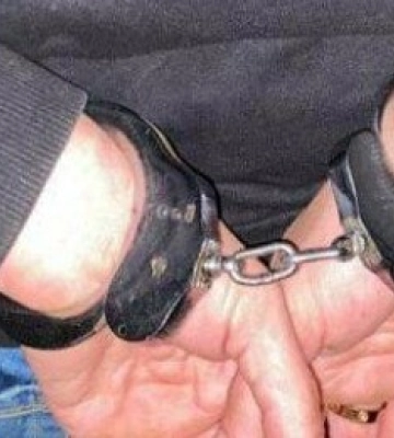Зірвав ланцюжок з шиї 78-річної жінки і втік: в Одесі за кілька годин затримали зловмисника