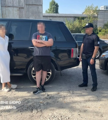 Продавали военным автомобили, которые безвозмездно получили за границей: ДБР разоблачили супругов из Киева. ВИДЕО
