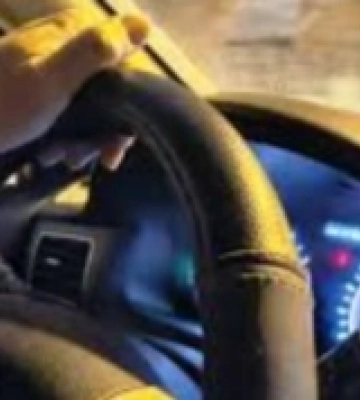 Таксист з Сарн організував «бізнес» на сутенерстві